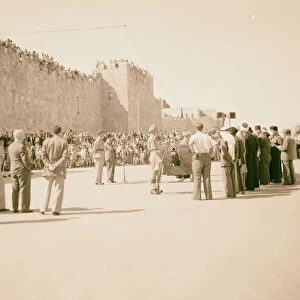 Presenting Ramadan cannon Muslims Damascus Gate