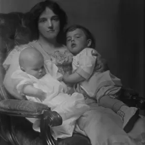 Gillingham, John K. Mrs. and children, portrait photograph, 1913. Creator: Arnold Genthe