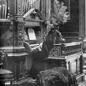 The Queen of Romania playing the organ, 1904