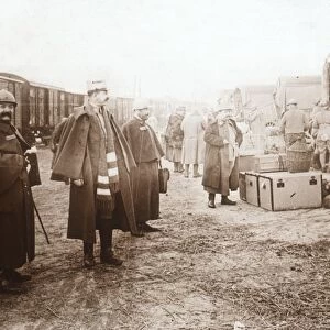 Soldiers arriving at Amanvillers, France, c1914-c1918