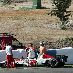 Formula One Testing: Tony Kanaan BAR Honda 007 has a spin