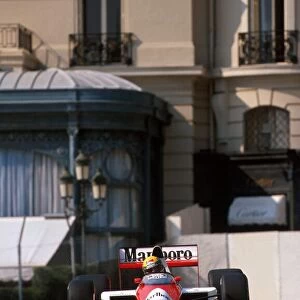 Formula One World Championship: Race winner Ayrton Senna McLaren MP4 / 5