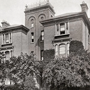 The Pines, 11 Putney Hill, Putney, London, England. The residence of Theodore Watts-Dunton and his friend Algernon Charles Swinburne. Theodore Watts-Dunton, 1832 - 1914. English critic and poet. Algernon Charles Swinburne, 1837 - 1909. English poet, playwright, novelist, and critic. From International Library of Famous Literature, published c. 1900