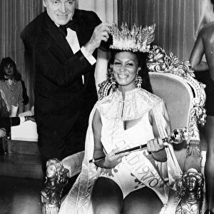 Bob Hope crowns Miss World, Jennifer Hosten in December 1970 01 / 12 / 1970