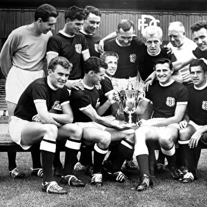 Dundee Scottish League champions, 1961 / 62, Photocall with trophy