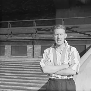 Football Arthur Hudgell of Sunderland, who made 275 appearence for the club April