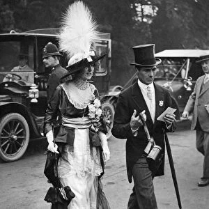 Man and woman arriving for the races at Ascot. July 1926 P008563