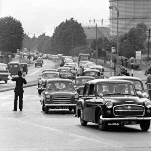 Traffic queuing up to cross Staines bridge June 1960 M4339-002