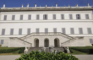 Italy, Lombardy, Lake Como, Bellagio, Villa Melzi facade with staircase Italy, Lombardy, Lake Como, Bellagio, Villa Melzi facade with staircase